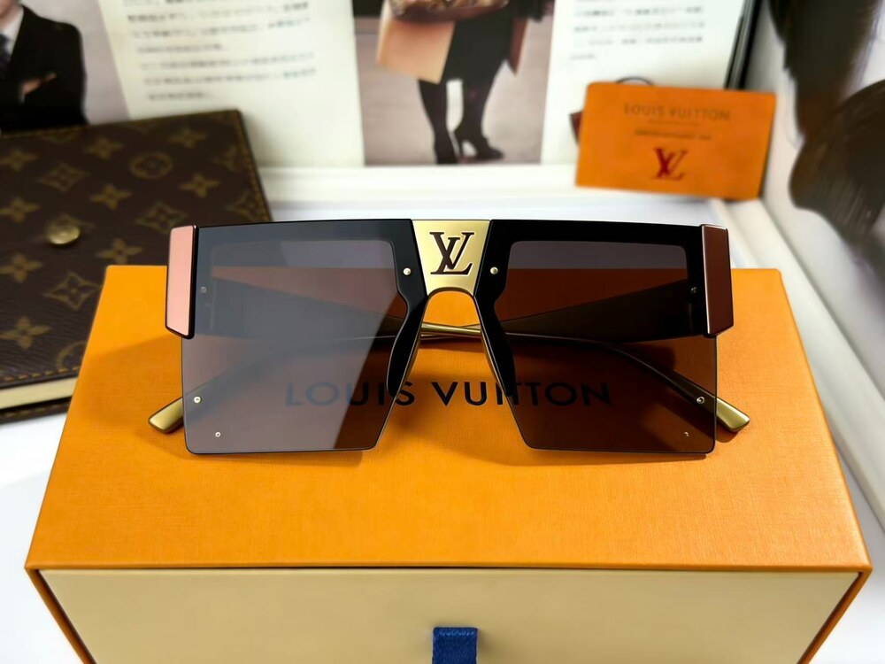 Louis Vuitton Black  Statement Shades